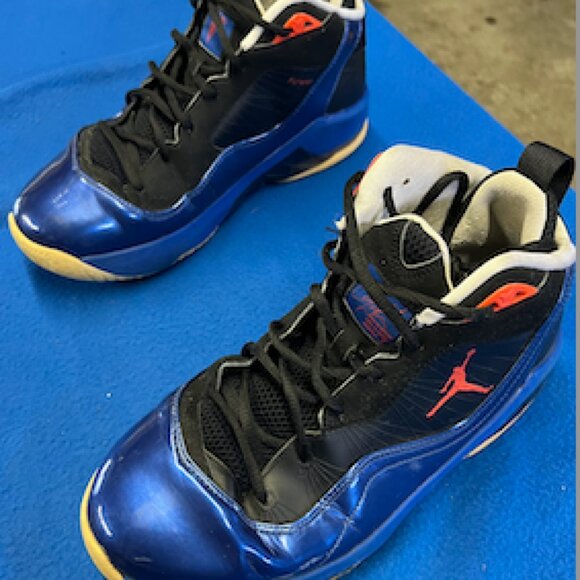 Carmello/Air Jordan Basketball Sneakers - Picture 3 of 7